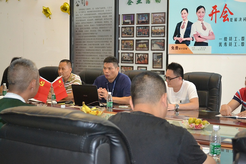 黄日荣董事长就医用面料展开深入的介绍